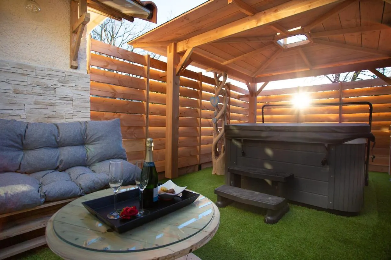 Lovina Chambre De Charme Avec Jaccuzi Velaux Appartement