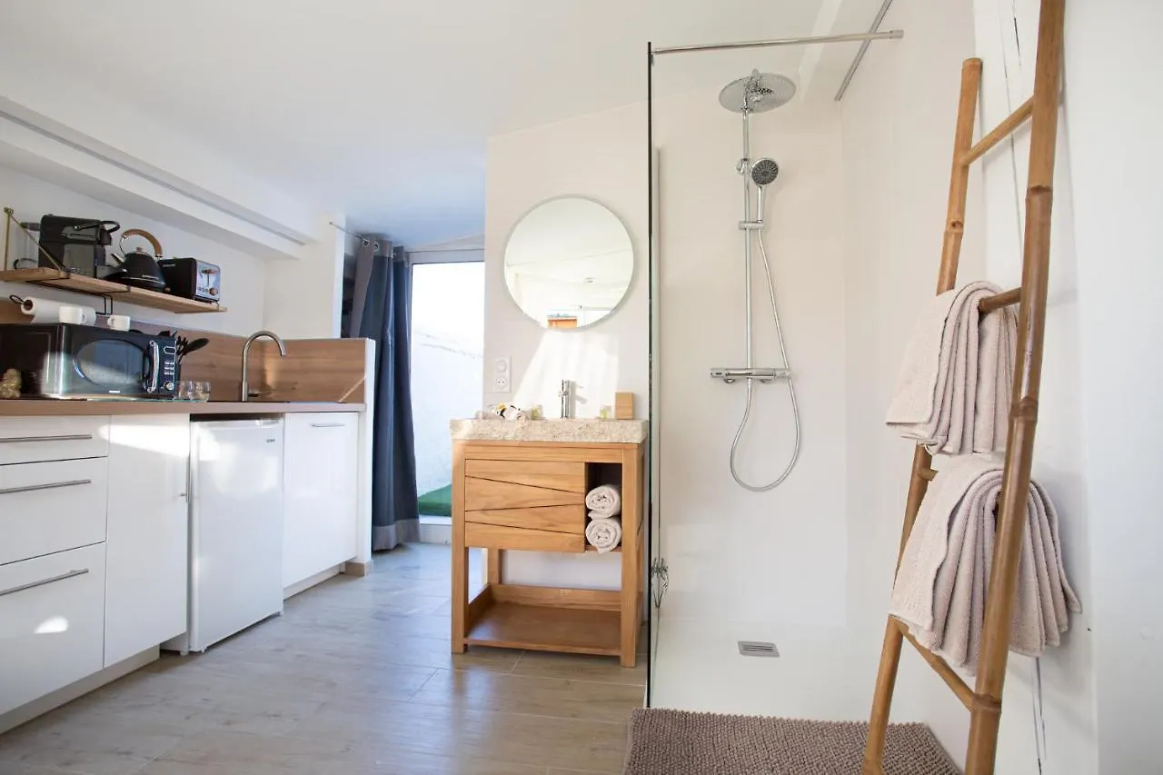Lovina Chambre De Charme Avec Jaccuzi Velaux 0*,  France
