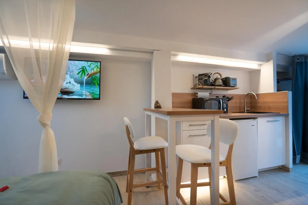 Lovina Chambre De Charme Avec Jaccuzi Velaux Apartment